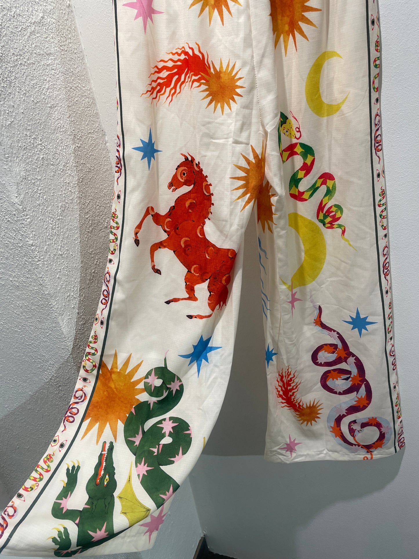 Pants - White w. horse & sun - Medinas Wardrobe - S