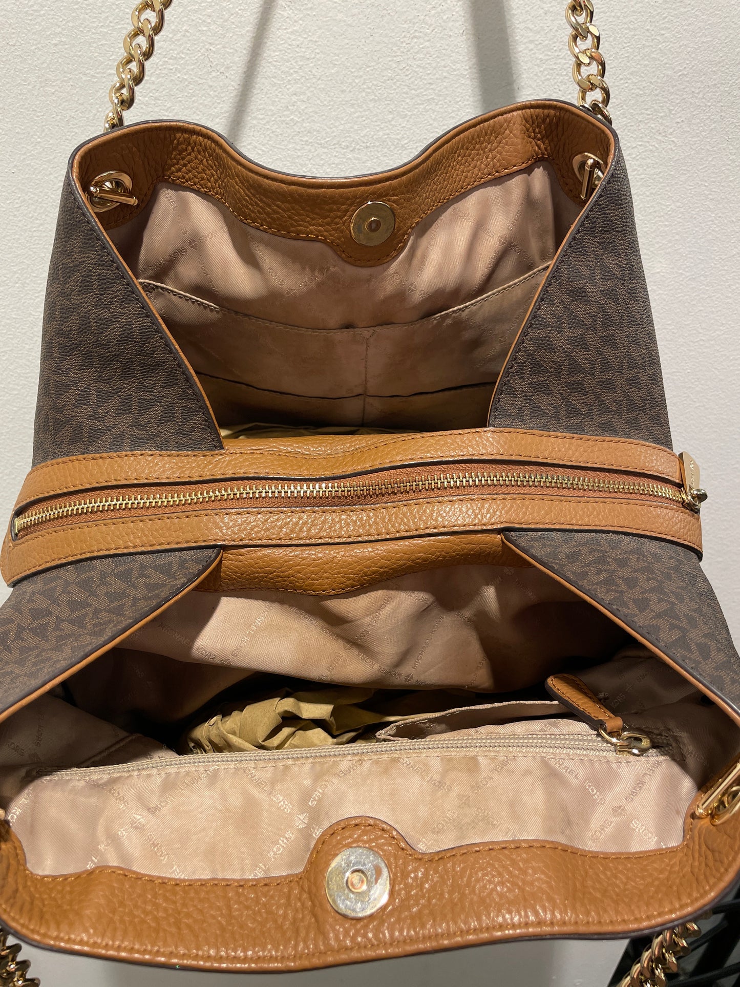 Michael Kors Raven Shoulder Bag – Brown handbag in Signature canvas