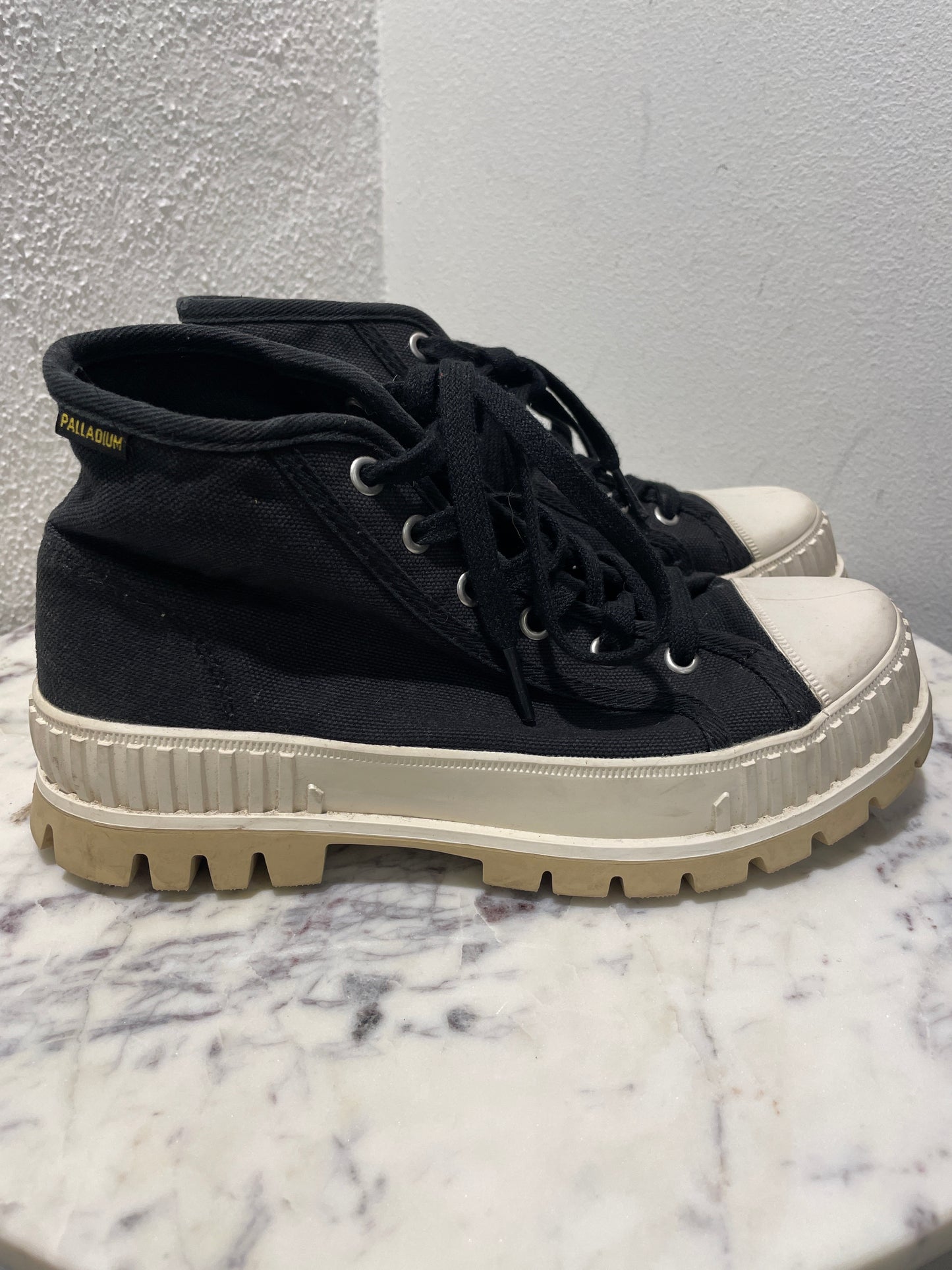 Palladium Pallashock Mid OG High-Top Boots – Size 38 / Black