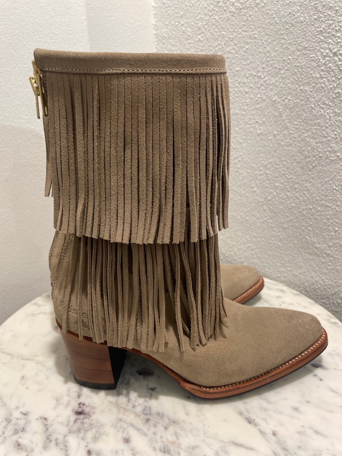 Primeboots beige fringed suede boots - EU 37