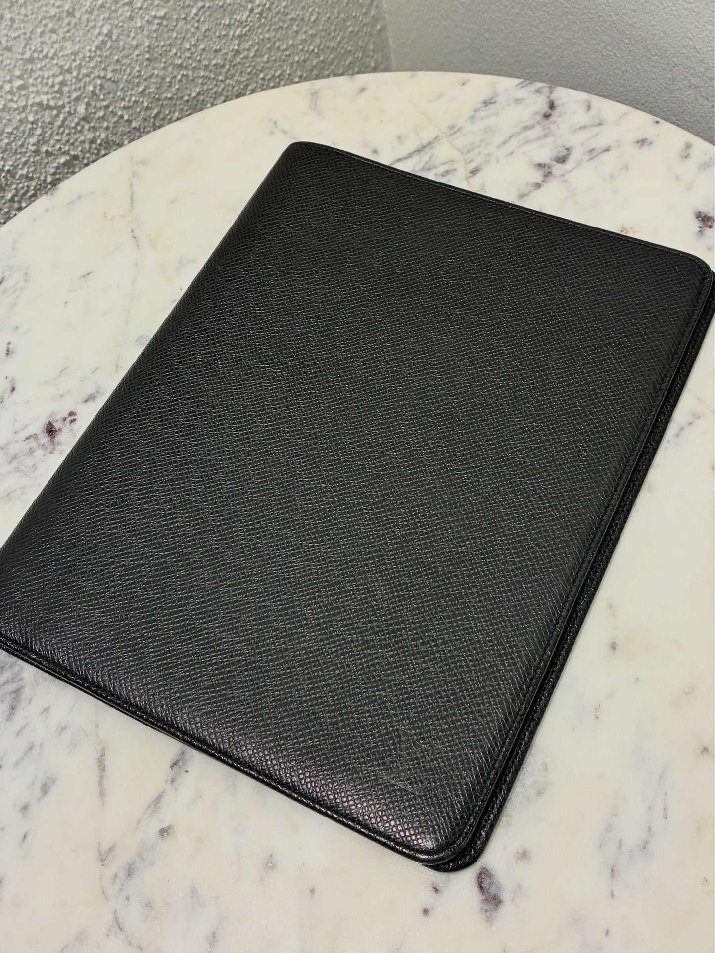 Louis Vuitton Agenda/Document Holder MM - Black Taiga Leather