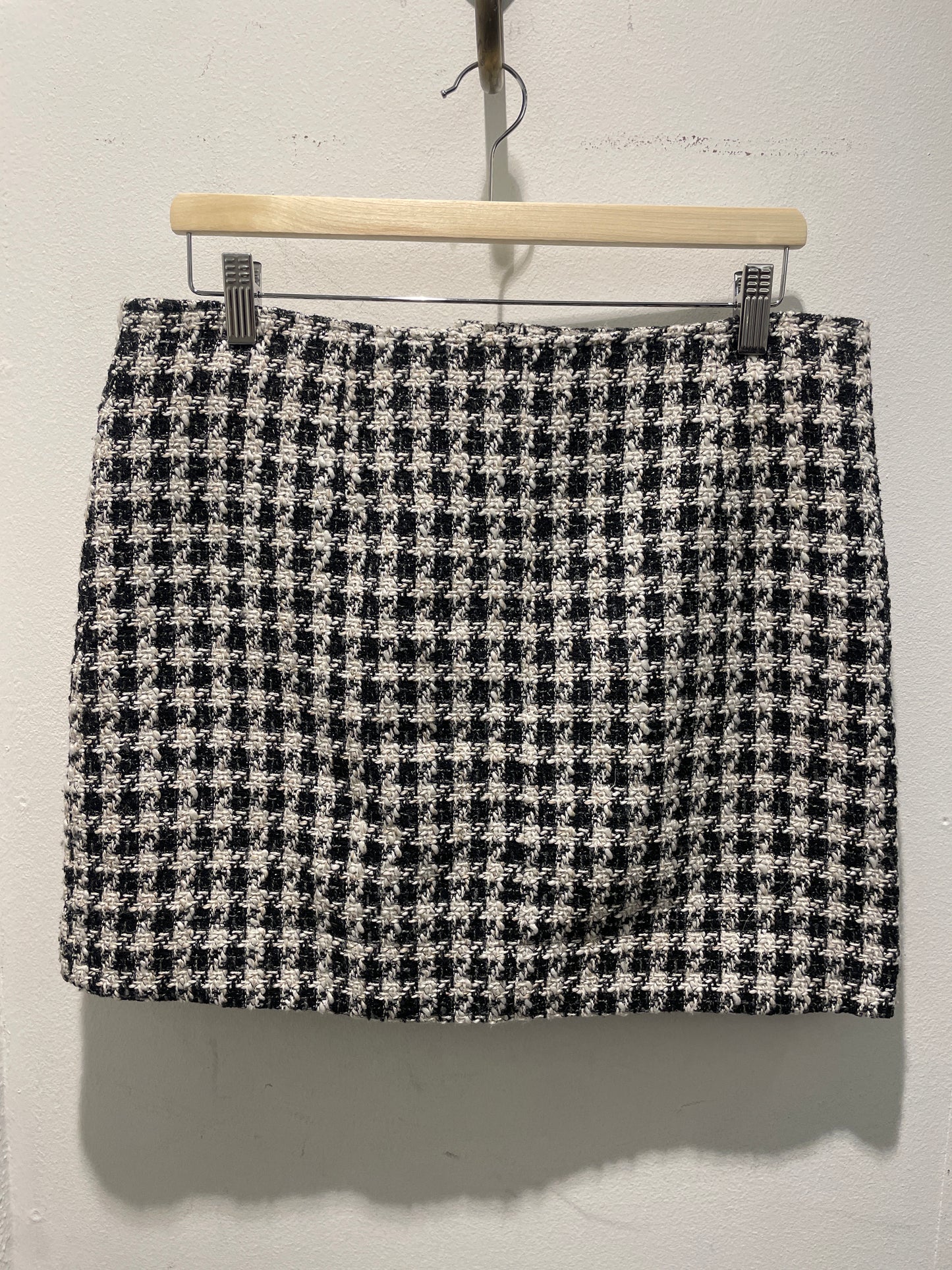 Six Ames Classic Houndstooth Bouclé Tweed Skirt – Size EU 38