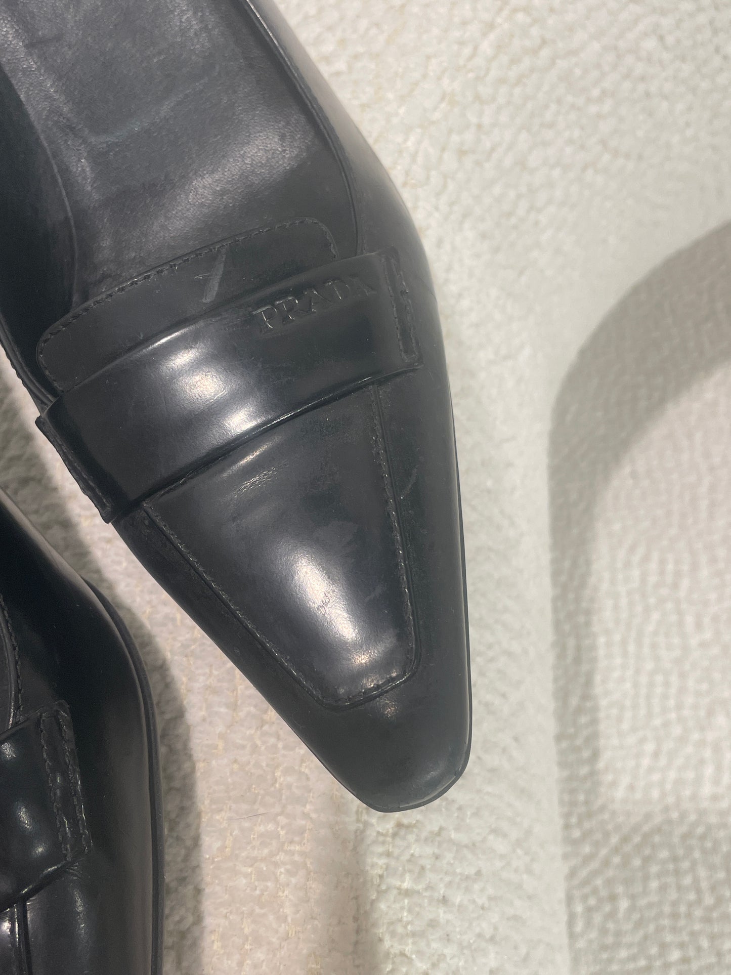 Prada Heels – Black Patent leather - w. logo - 37,5