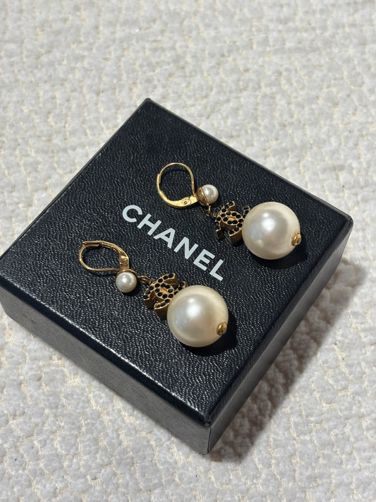 Chanel Earrings - CC with Pearl