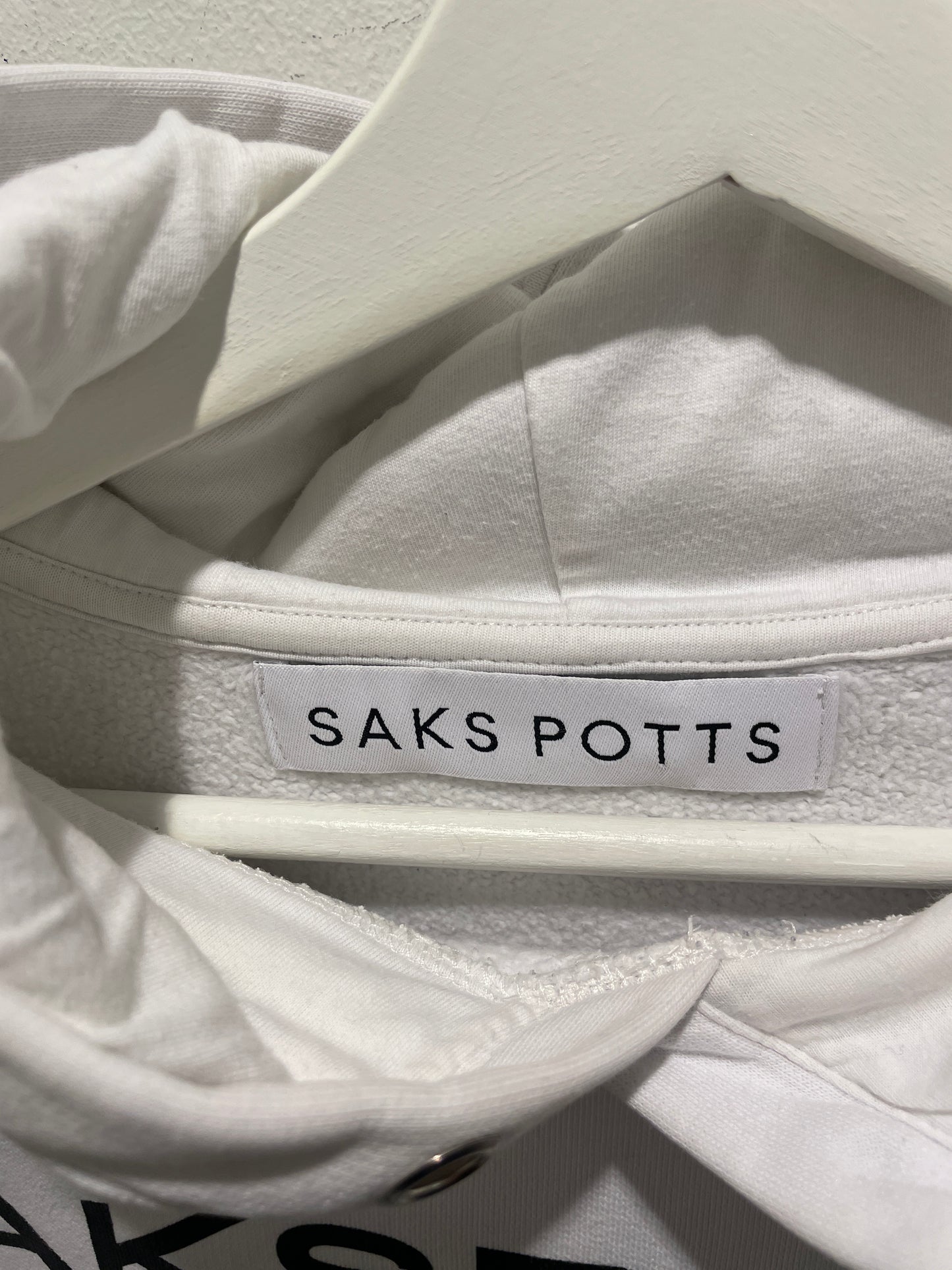 Saks Potts hoodie – White hoodie with Yin Yang logo in size M