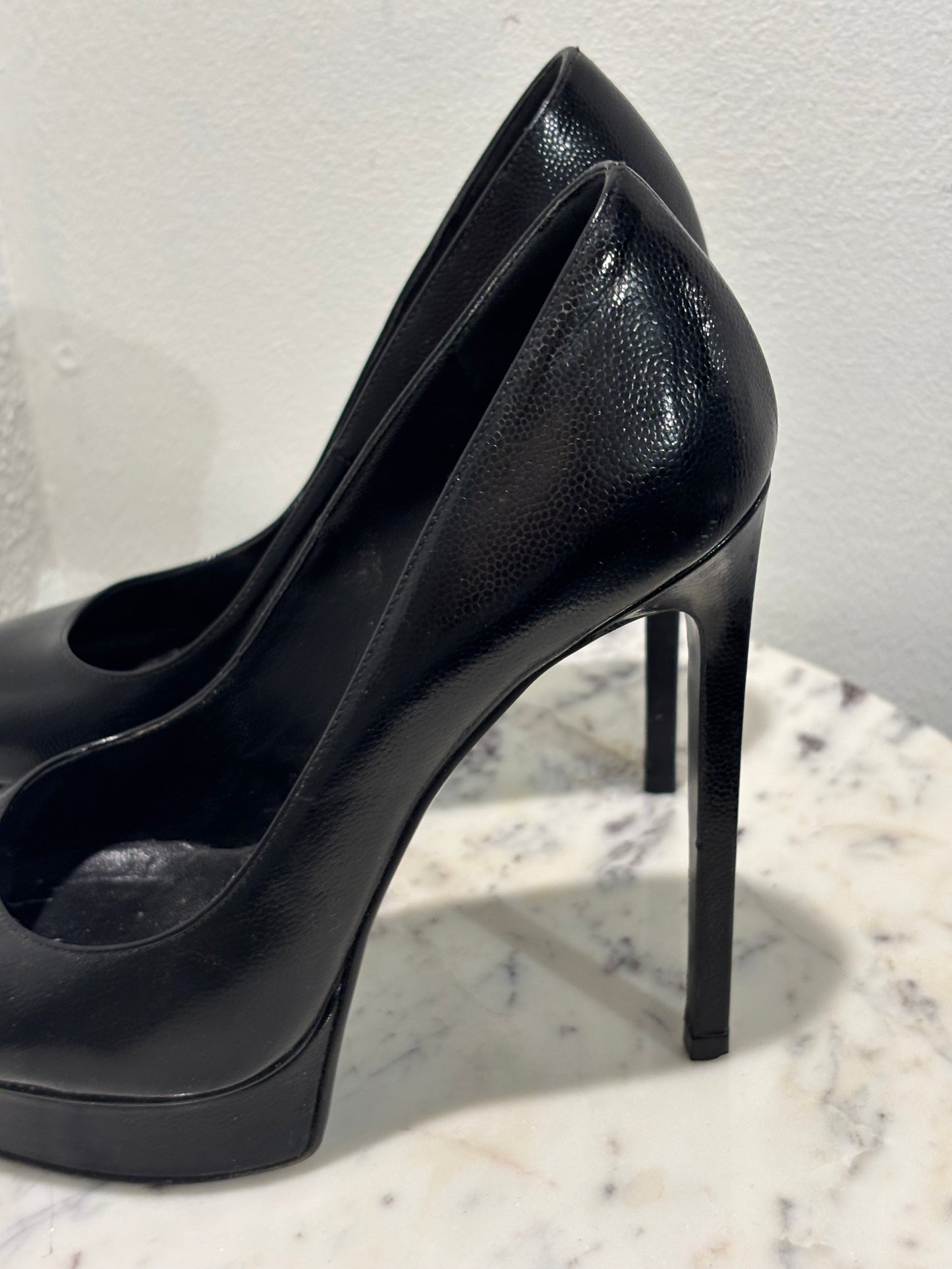 Saint Laurent - Janis platform pumps - grained leather - 100 mm - 38,5 - Medinas Wardrobe