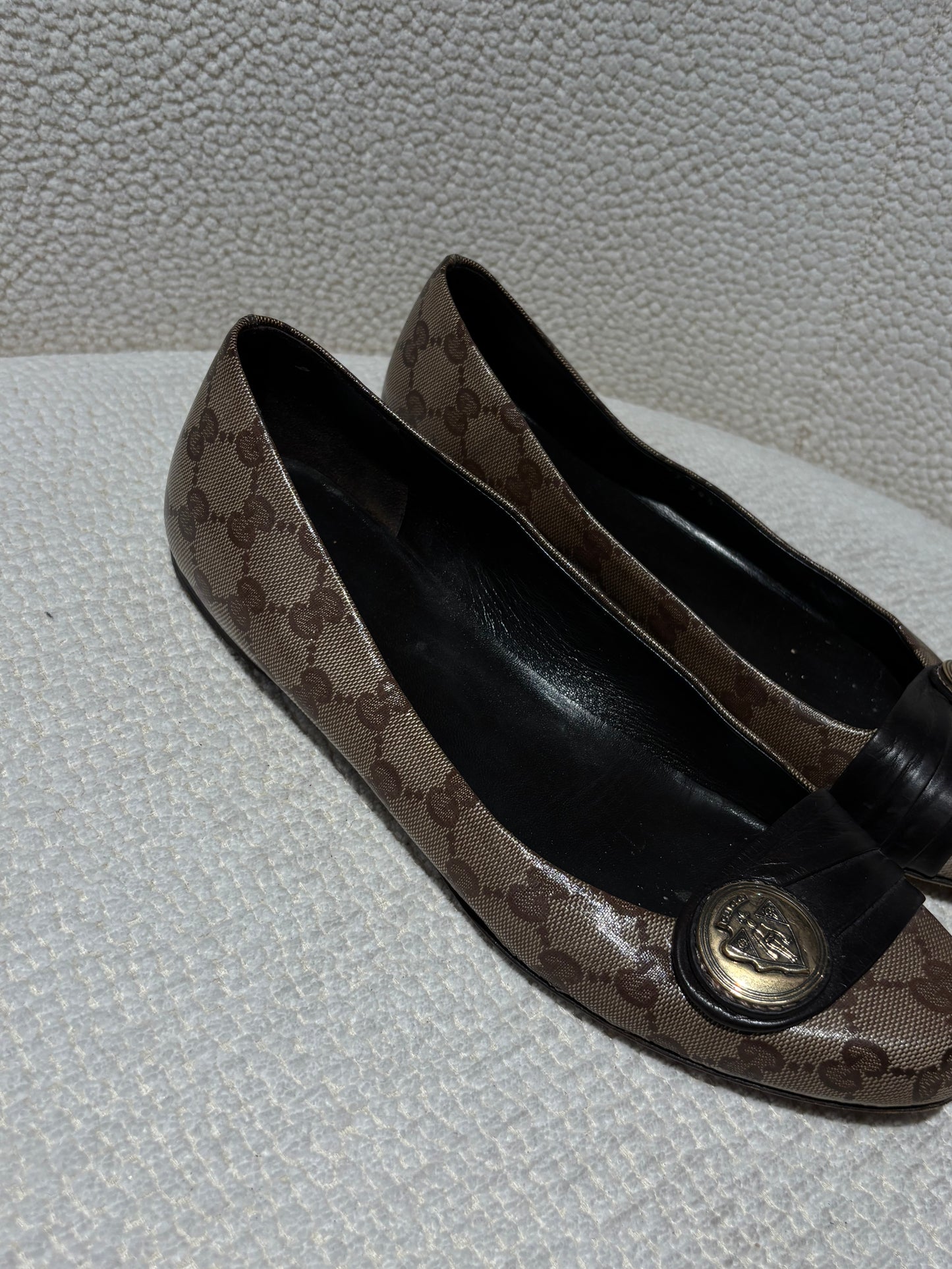 Gucci Ballerina - Beige Monogram canvas & Gold Logo Buckle - EU 39.5