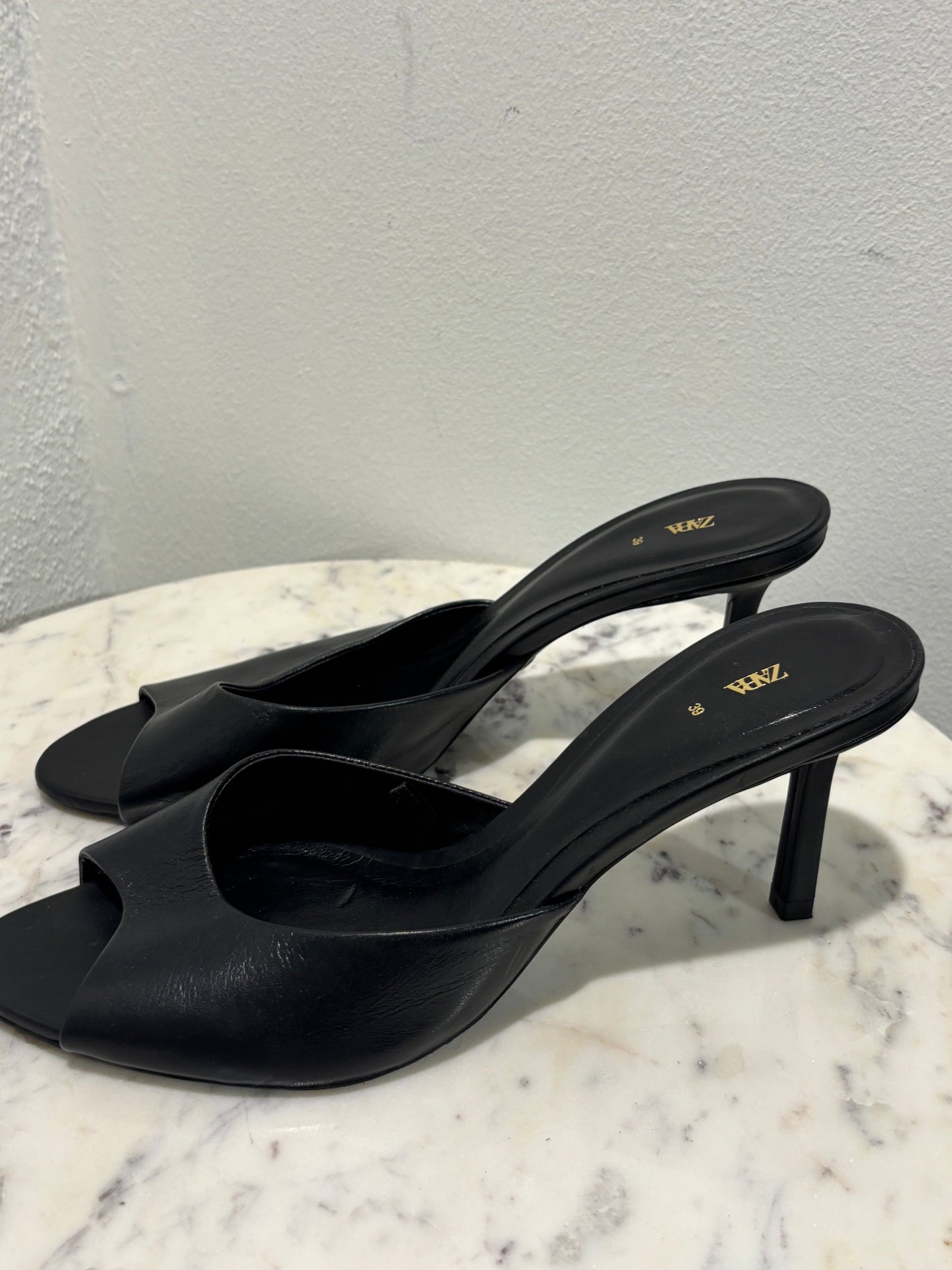 Zara - Heeled mules - Black - 39 - Medinas Wardrobe