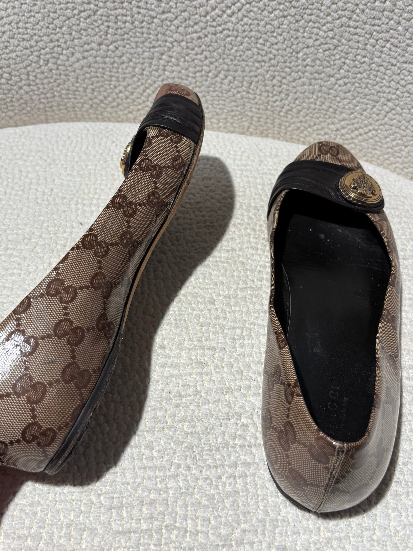 Gucci Ballerina - Beige Monogram canvas & Gold Logo Buckle - EU 39.5