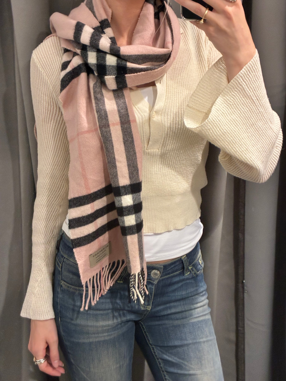 Burberry — Classic Scarf in 100% Pure Cashmere - Soft pink