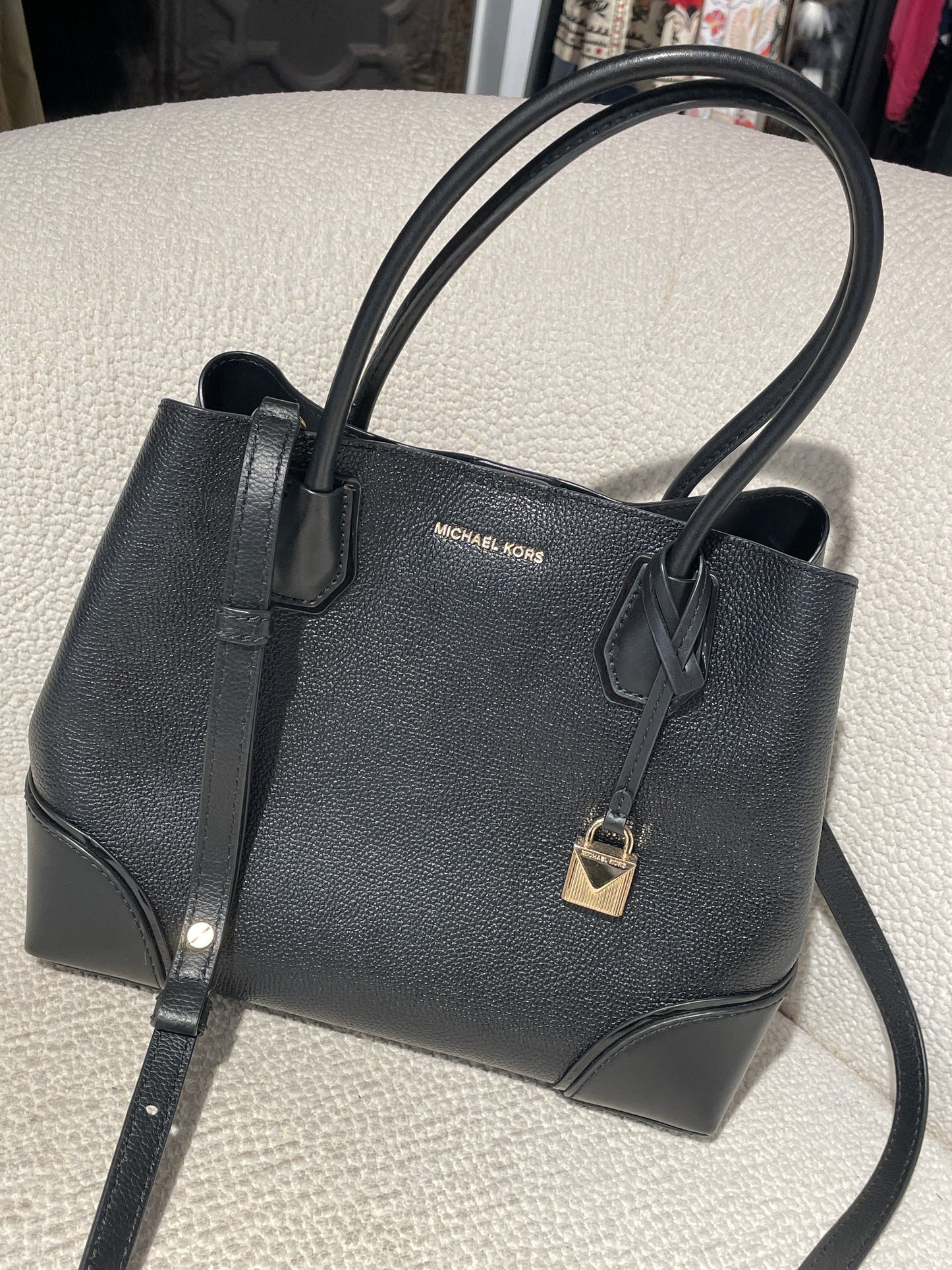 Michael Kors - black & gold - 30 cm x 26 cm.
