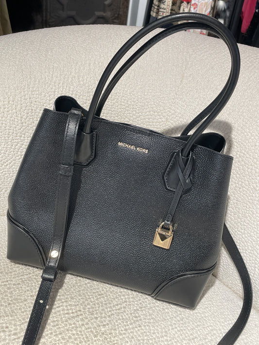 Michael Kors - black & gold - 30 cm x 26 cm.