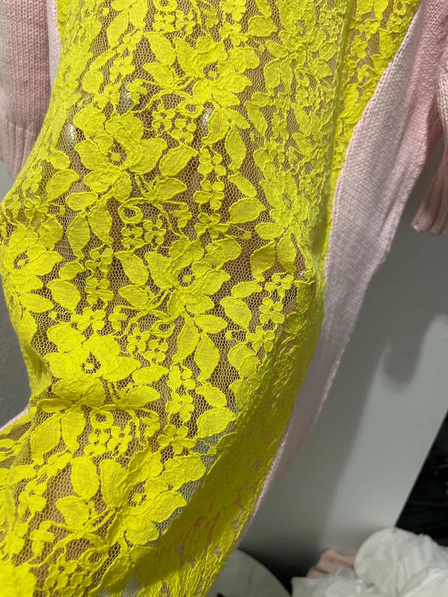 Malene Birger Short-Sleeve Knit with Lace Back – Pink/Yellow - Boxy M