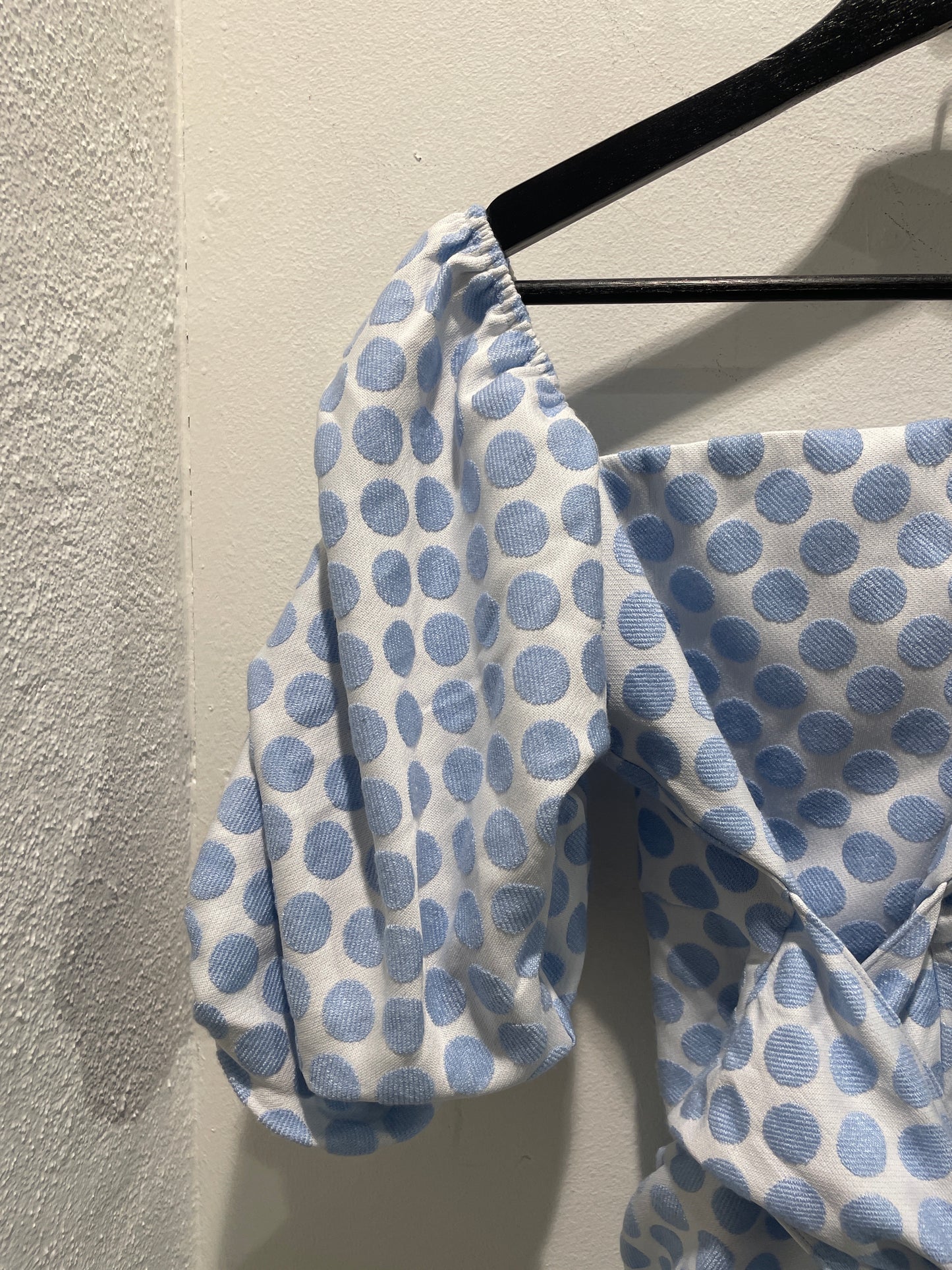 Asilio - Dress - white w. skyblue dots - on/off shoulders - wide belt - 36 - Medinas Wardrobe