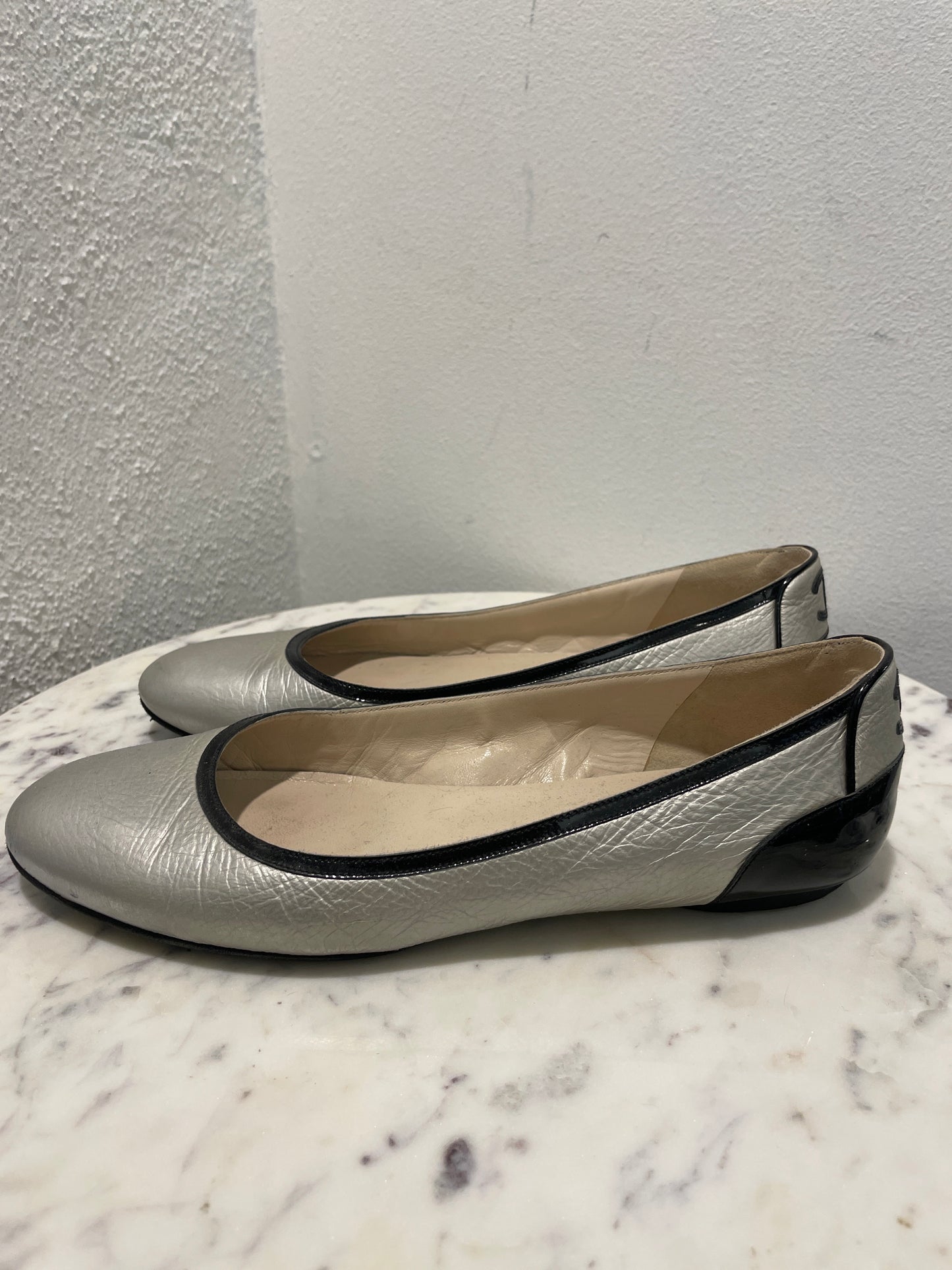 Chanel Ballerina Flats – Silver Leather with Black Patent Heel – EU 38
