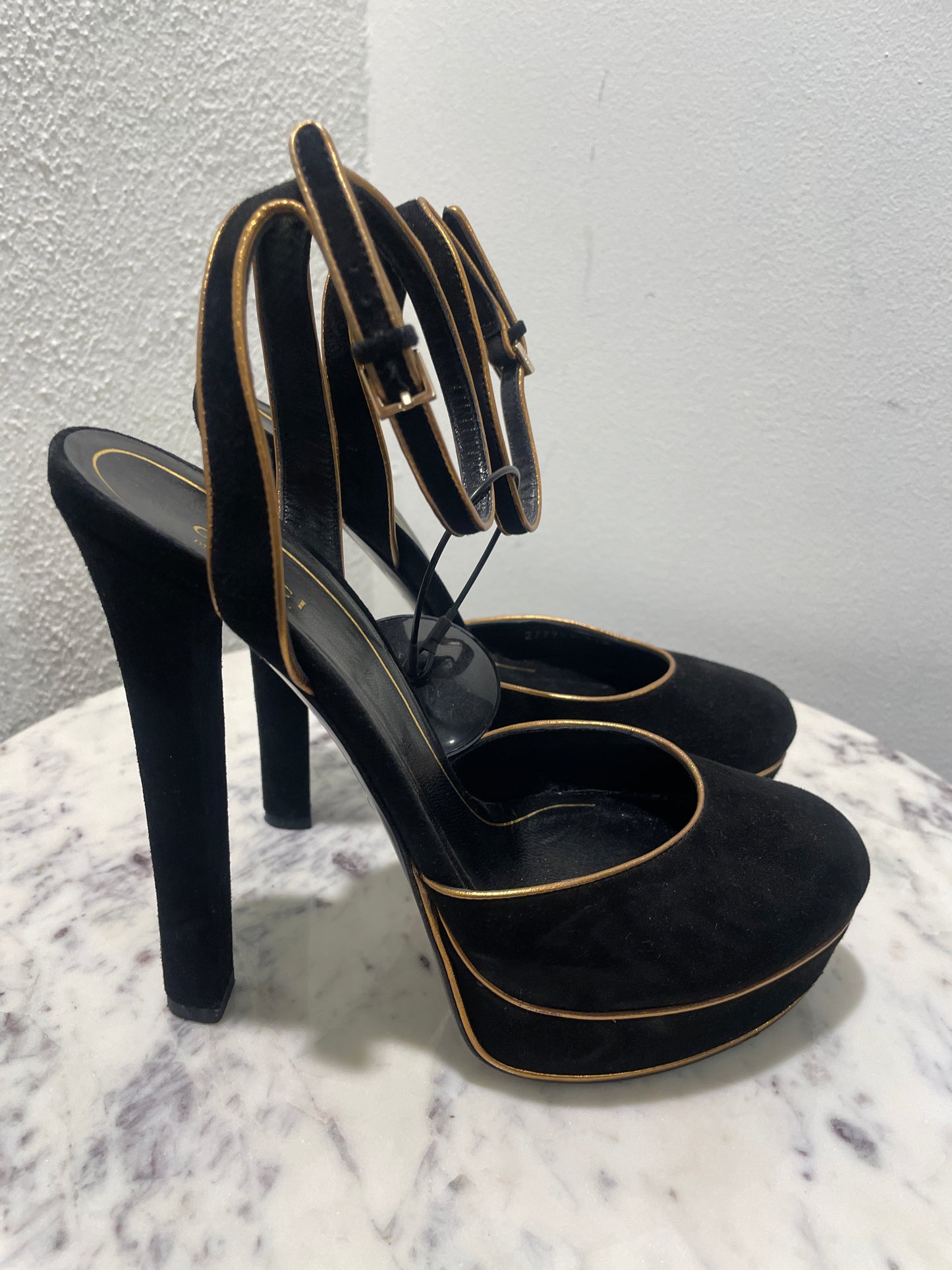 Gucci Houston Suede Platform Ankle-Strap Sandals - 37,5