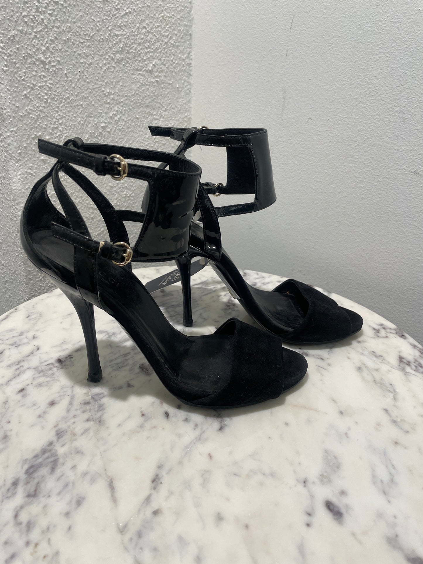 Gucci Black Patent Leather & Suede Strappy Ankle-Strap Sandals - 35,5 C