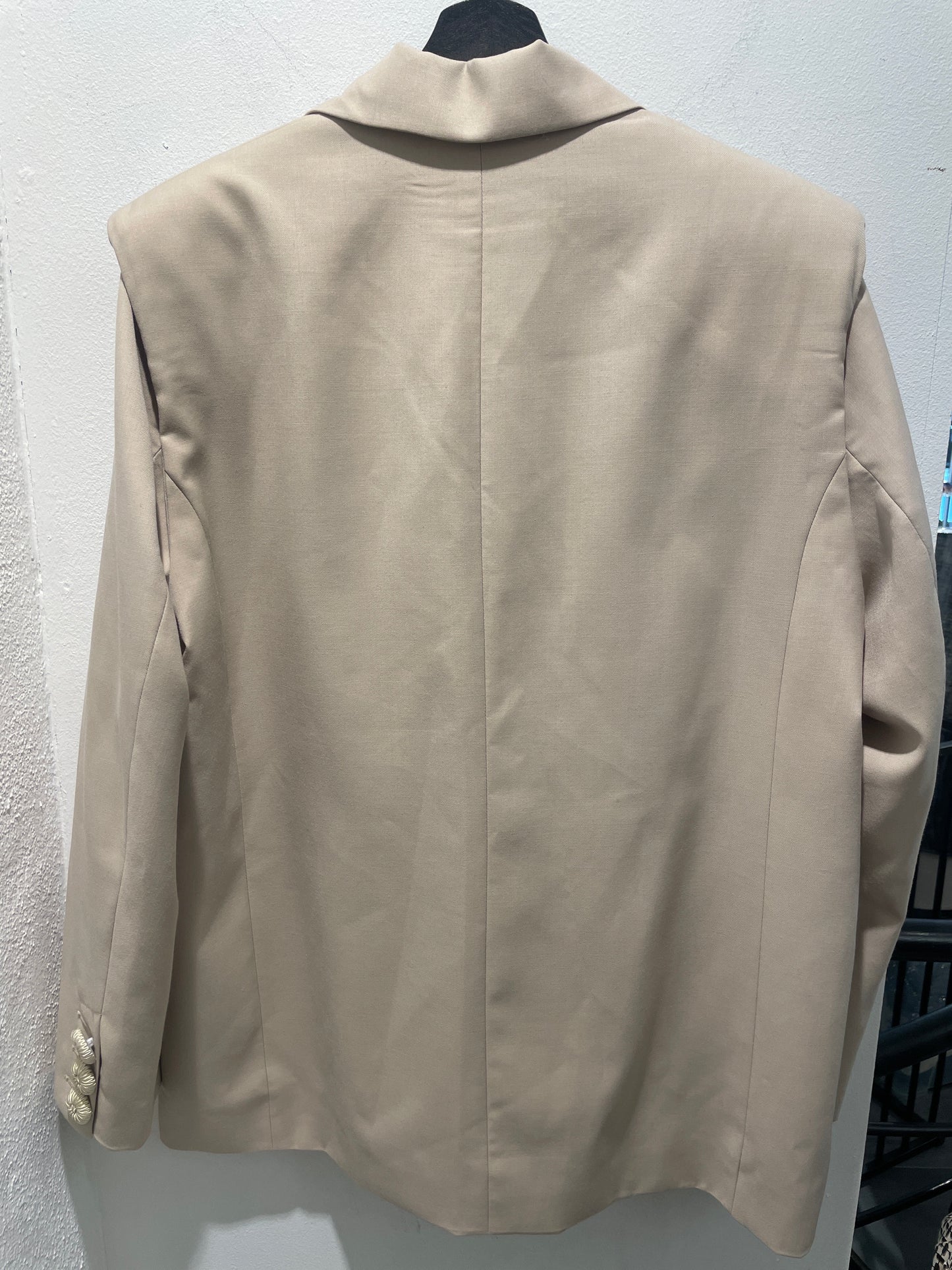 Exclusive Double-Breasted Blazer with Structured Shoulder Detail – Beige - EU42