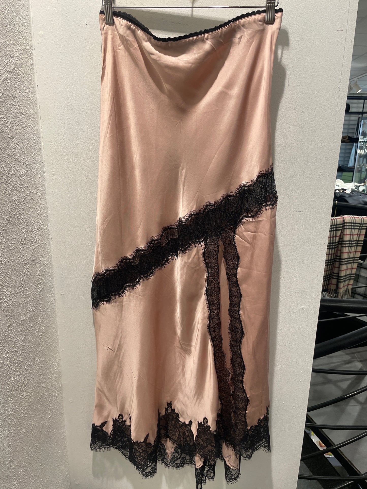 Herskind Nelly Asymmetric Lace Satin Skirt – Size EU 40 / L (Brand New with Tags)