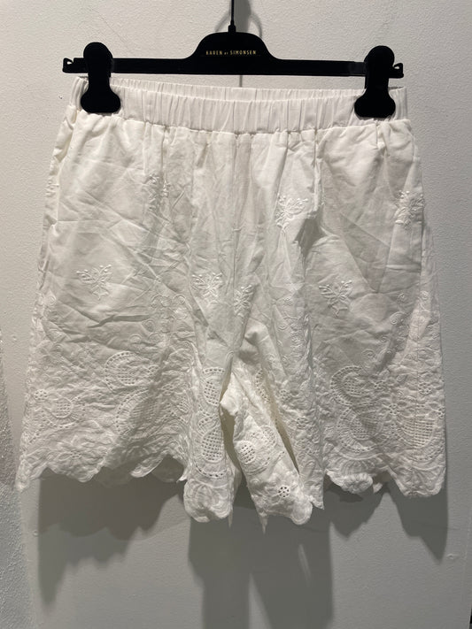 Cozy by Julie Z - Shorts w. White Broderie Laces - S - Medinas Wardrobe