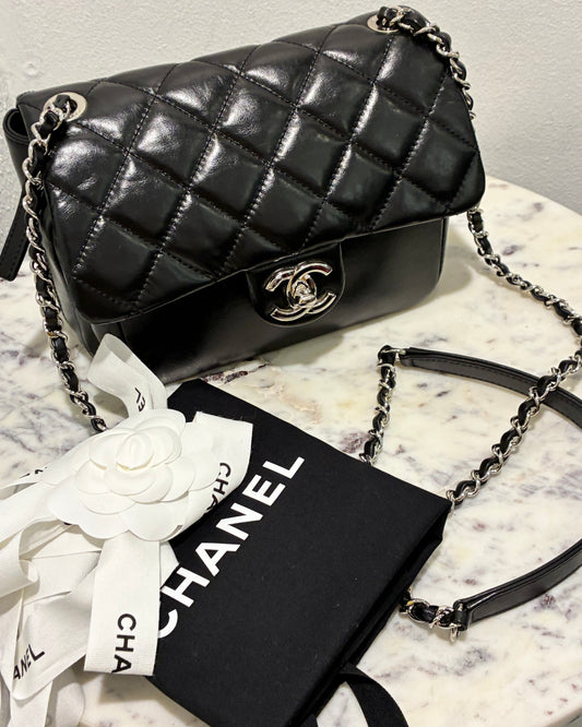 Chanel Zip Around Flap Bag - Black Calfskin & Silver hardware - 2019
