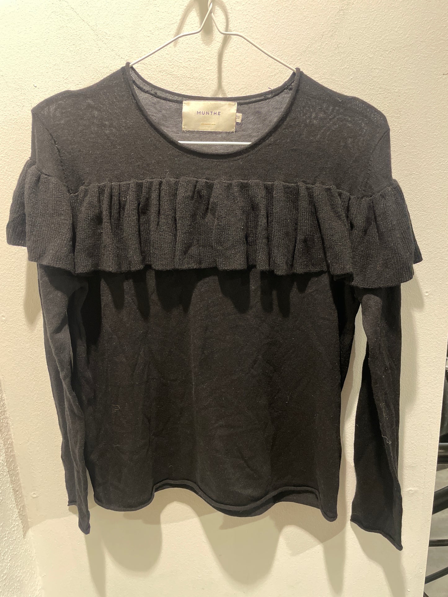 Munthe - Knit w. frills - black - EU38 - Medinas Wardrobe