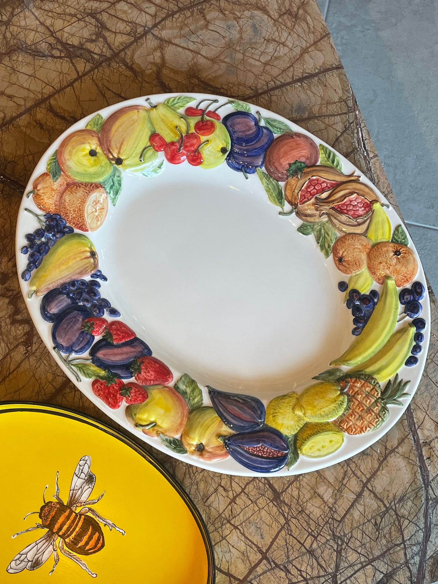 Stort fad m. frugtmotiv - Italiensk porcelæn