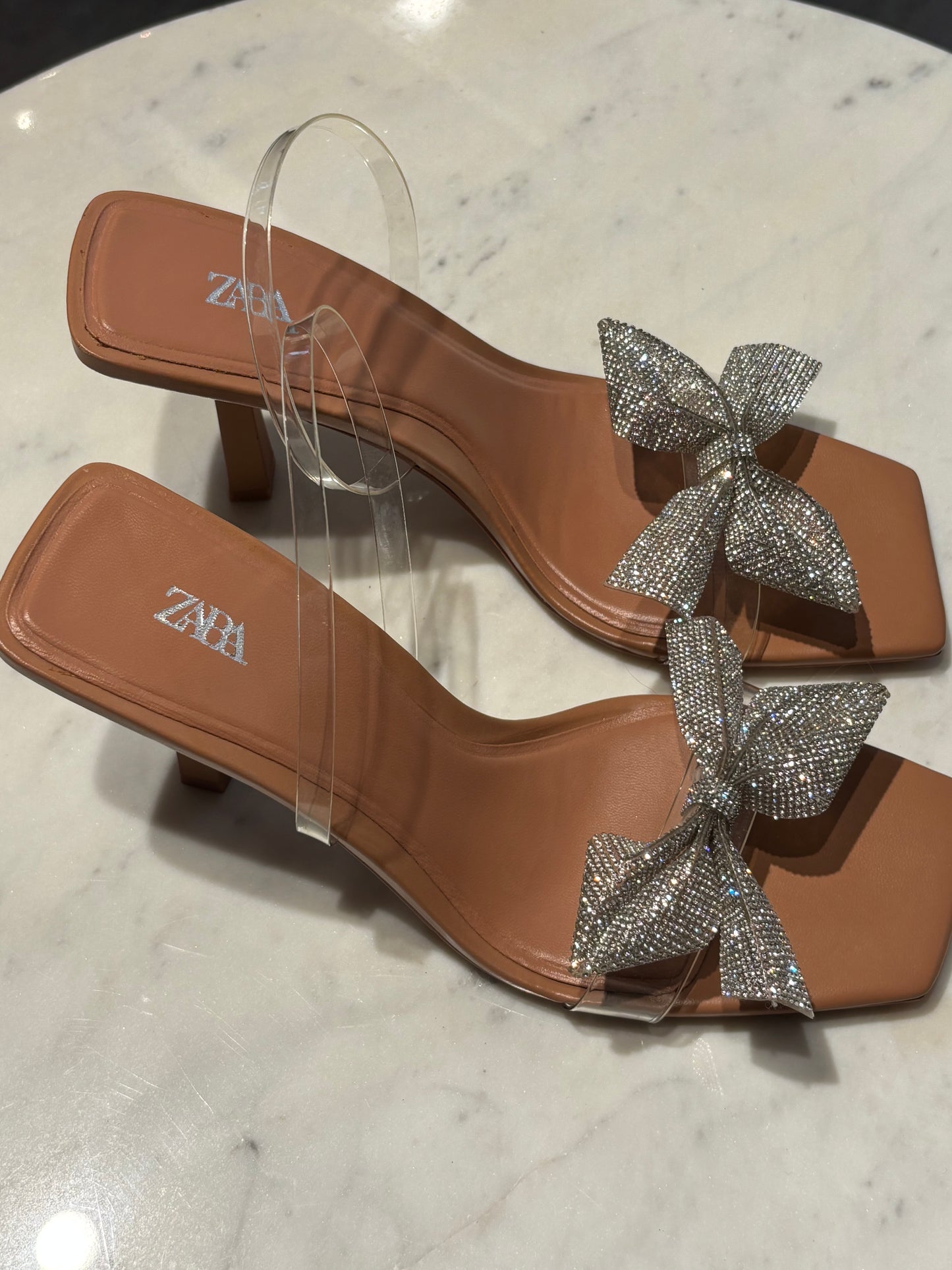 Zara - Heeled Sandals - Bow w. sparkling stones - Medinas Wardrobe - 39