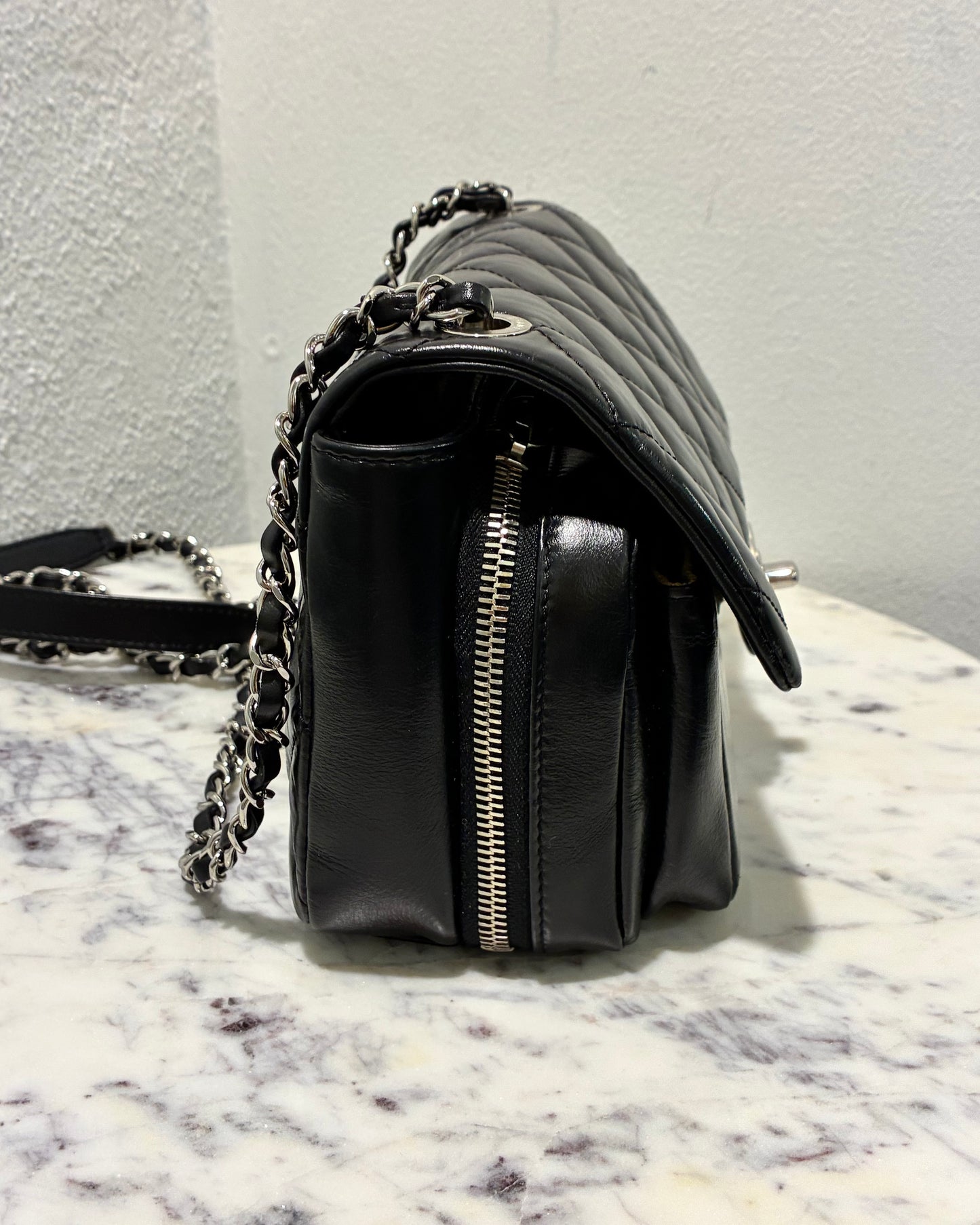 Chanel Zip Around Flap Bag - Black Calfskin & Silver hardware - 2019