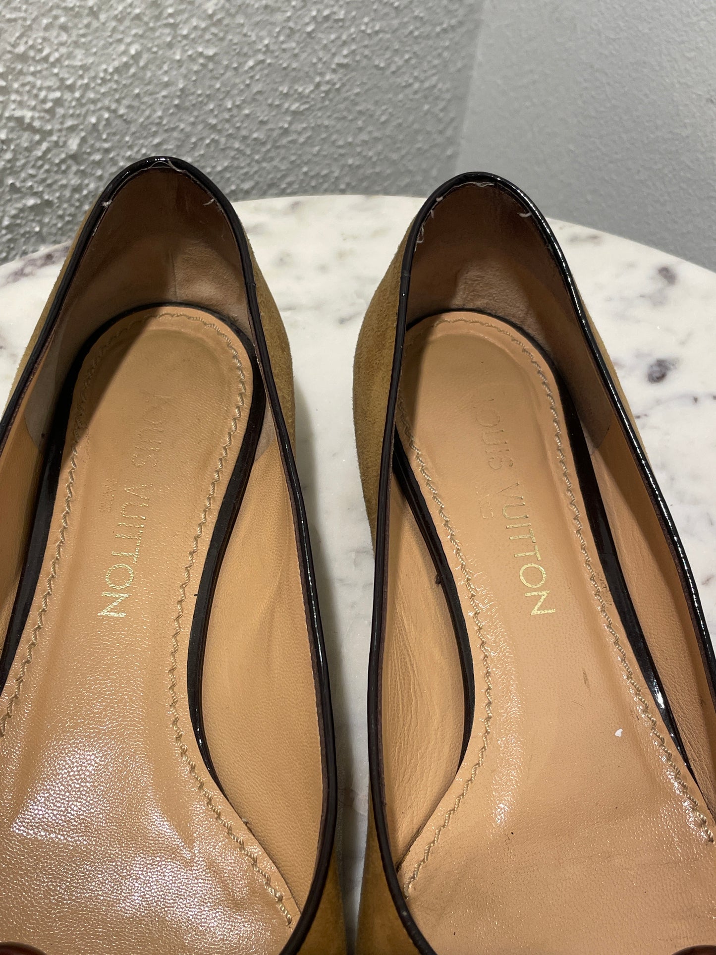 Louis Vuitton Tan Suede Fleur Ballet Flats with Tortoiseshell Monogram Flower - 38,5