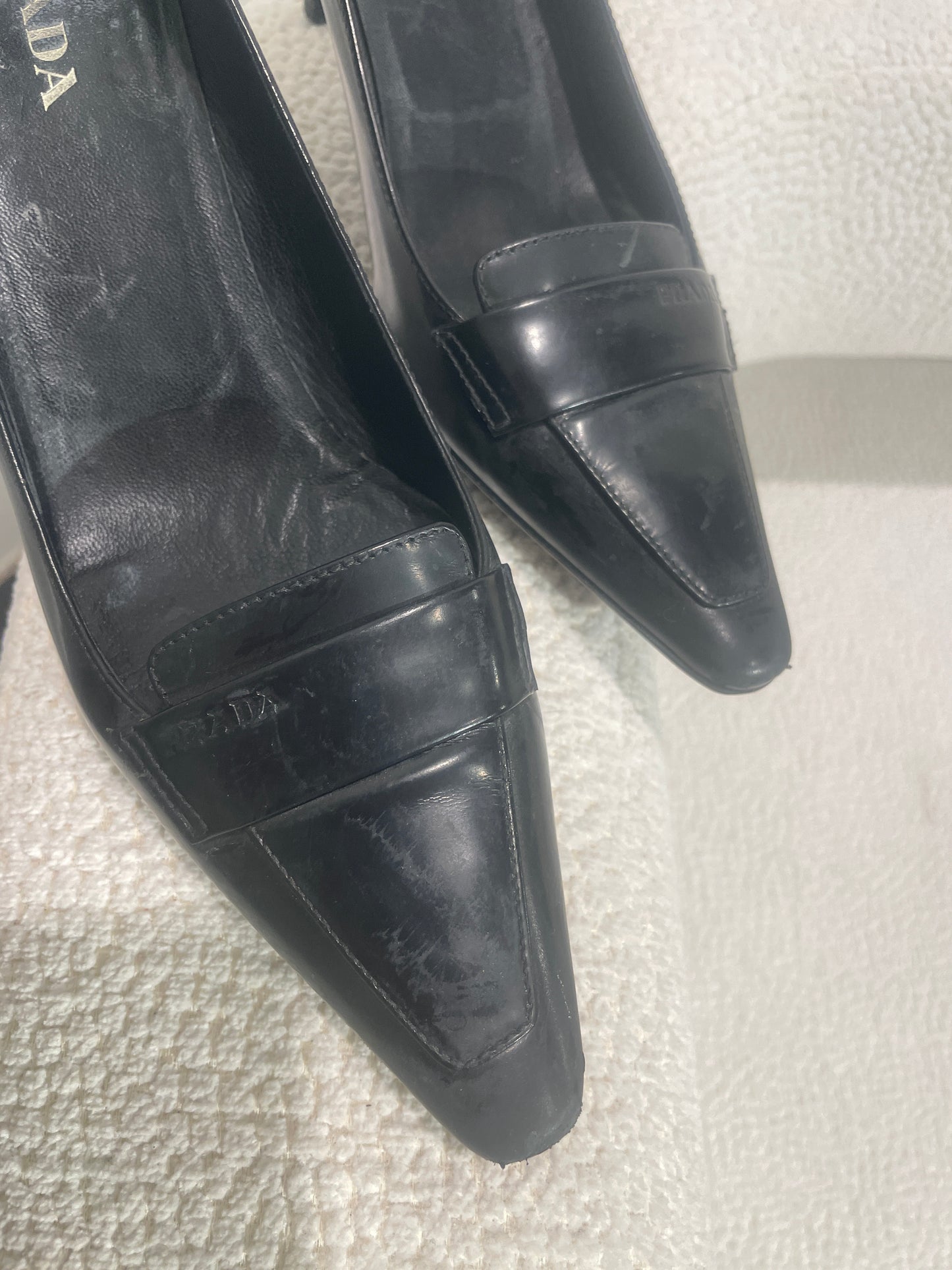 Prada Heels – Black Patent leather - w. logo - 37,5