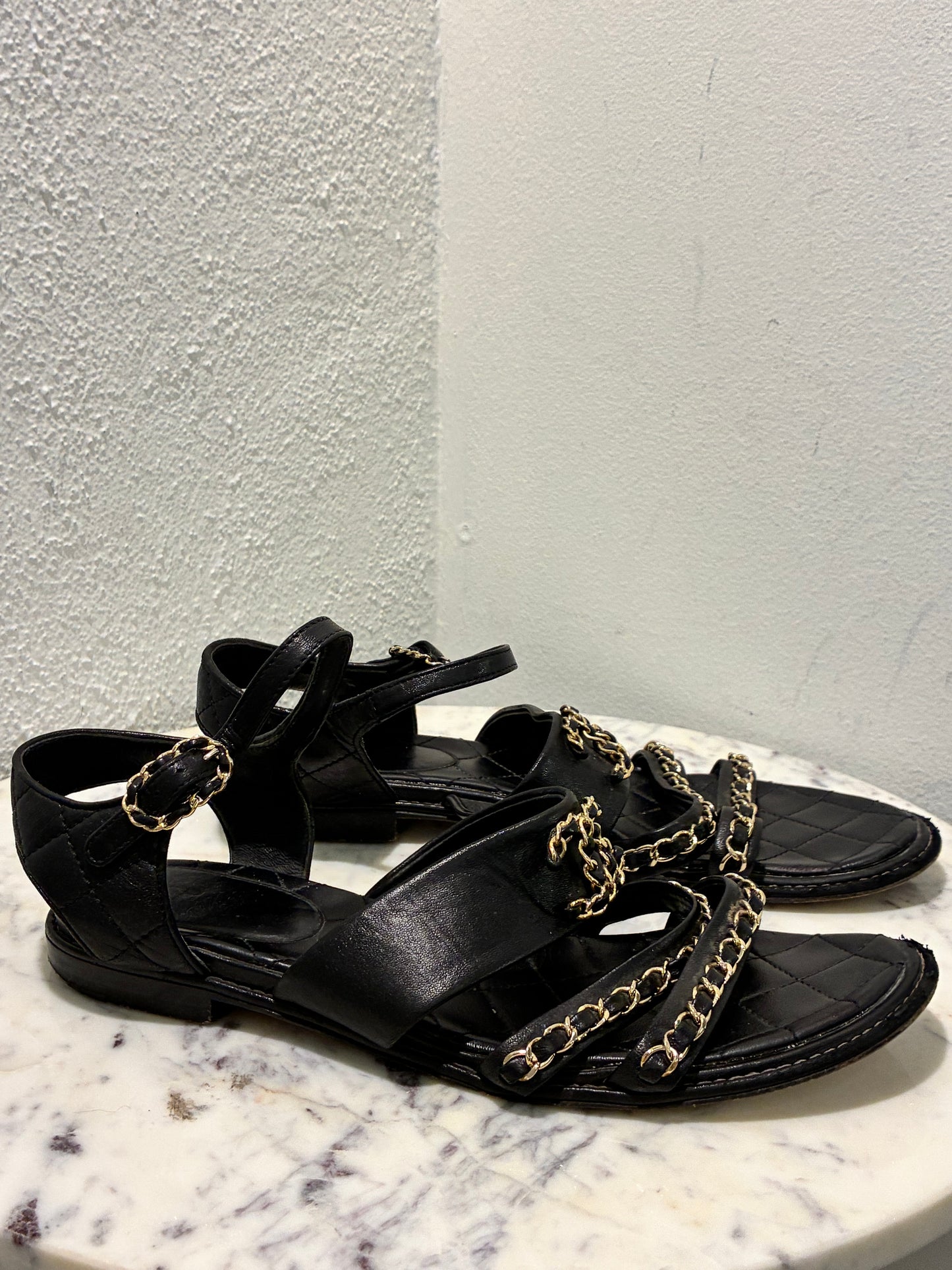 Chanel sandals – Black / Gold -EU 39 C - Medinas Wardrobe