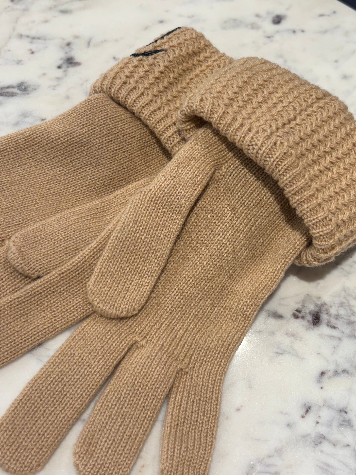 Chanel Gloves – Cashmere & Sequin Logo in Beige & Black - Size S