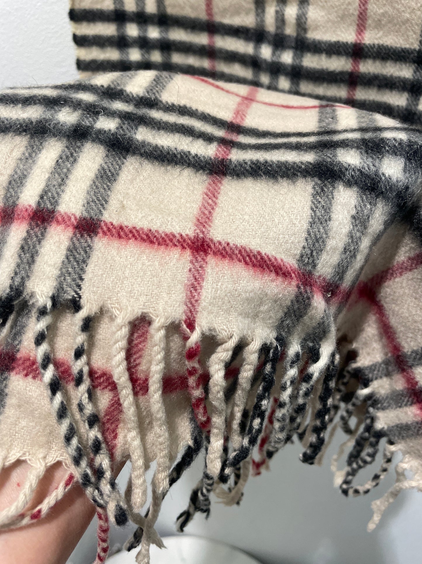 Burberry — Classic Scarf in 100% Pure Cashmere