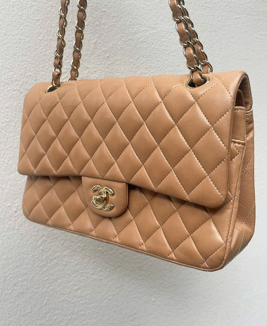 Chanel - Classic flap bag - Beige lammeskind m. guld hrdw.