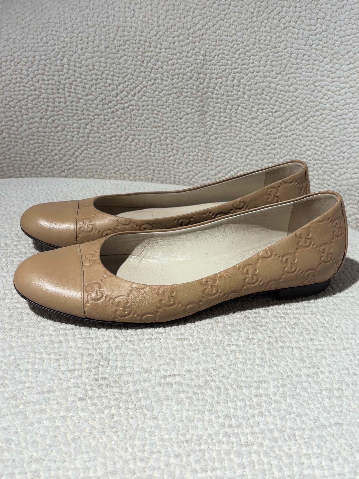 Gucci Ballerina - Beige Monogram Leather - EU 39.5