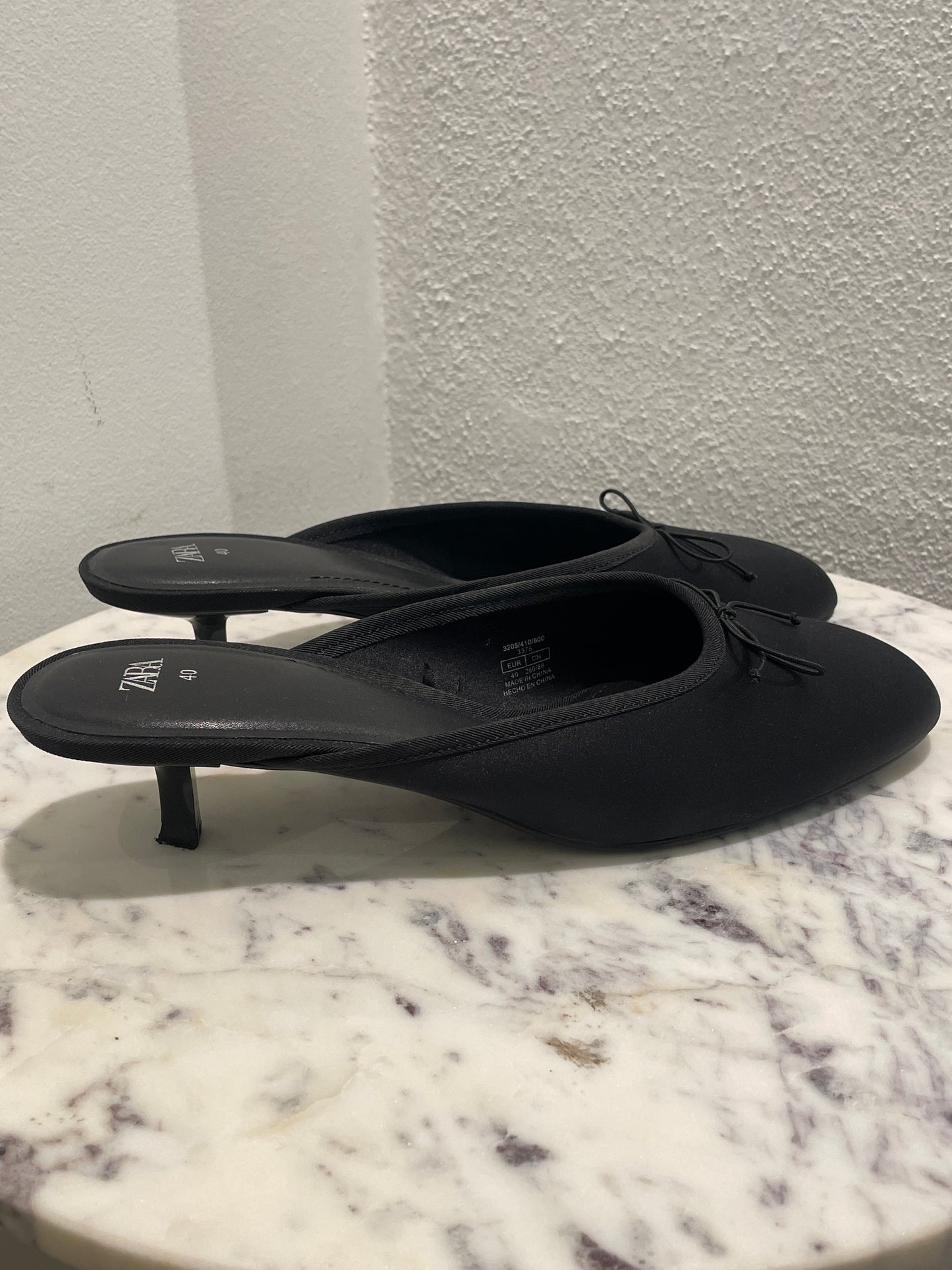 Zara - Kitten Heel Mules – Str. 40  Medinas Wardrobe