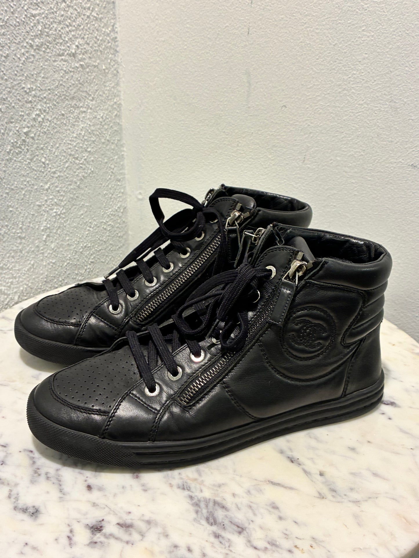 Chanel Black High-Top Sneakers - 37,5