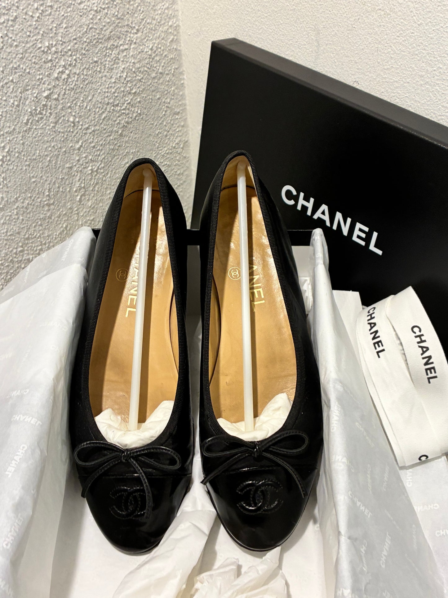 Chanel Ballerinas - Black Lambskin & Patent Leather - EU 38