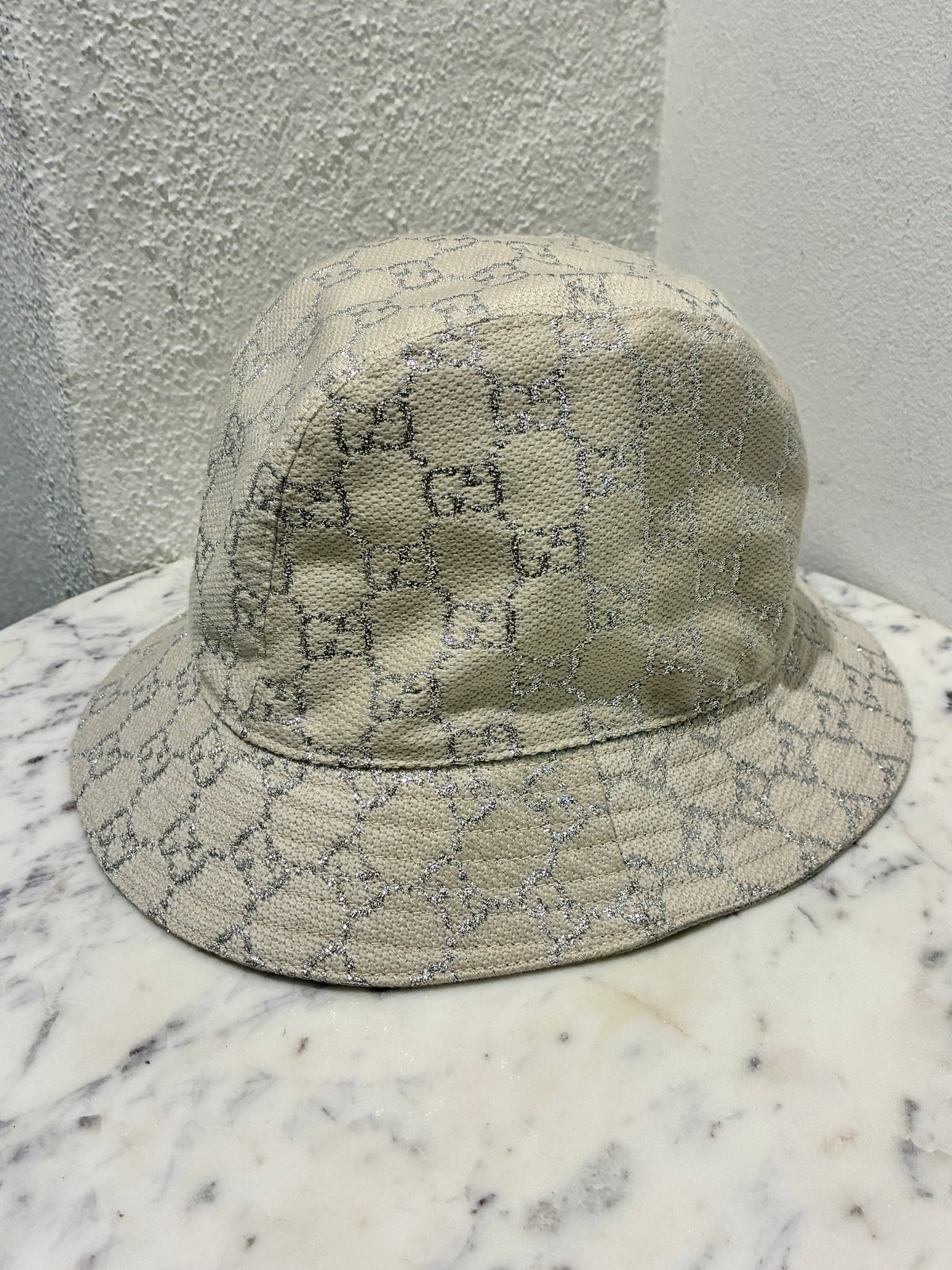 Gucci Bucket Hat - White/Cream w. Silver - M