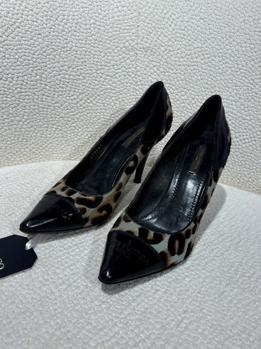 Louis Vuitton Pumps – Leopard Calf Hair, Patent Leather & Logo Embossing – EU 38