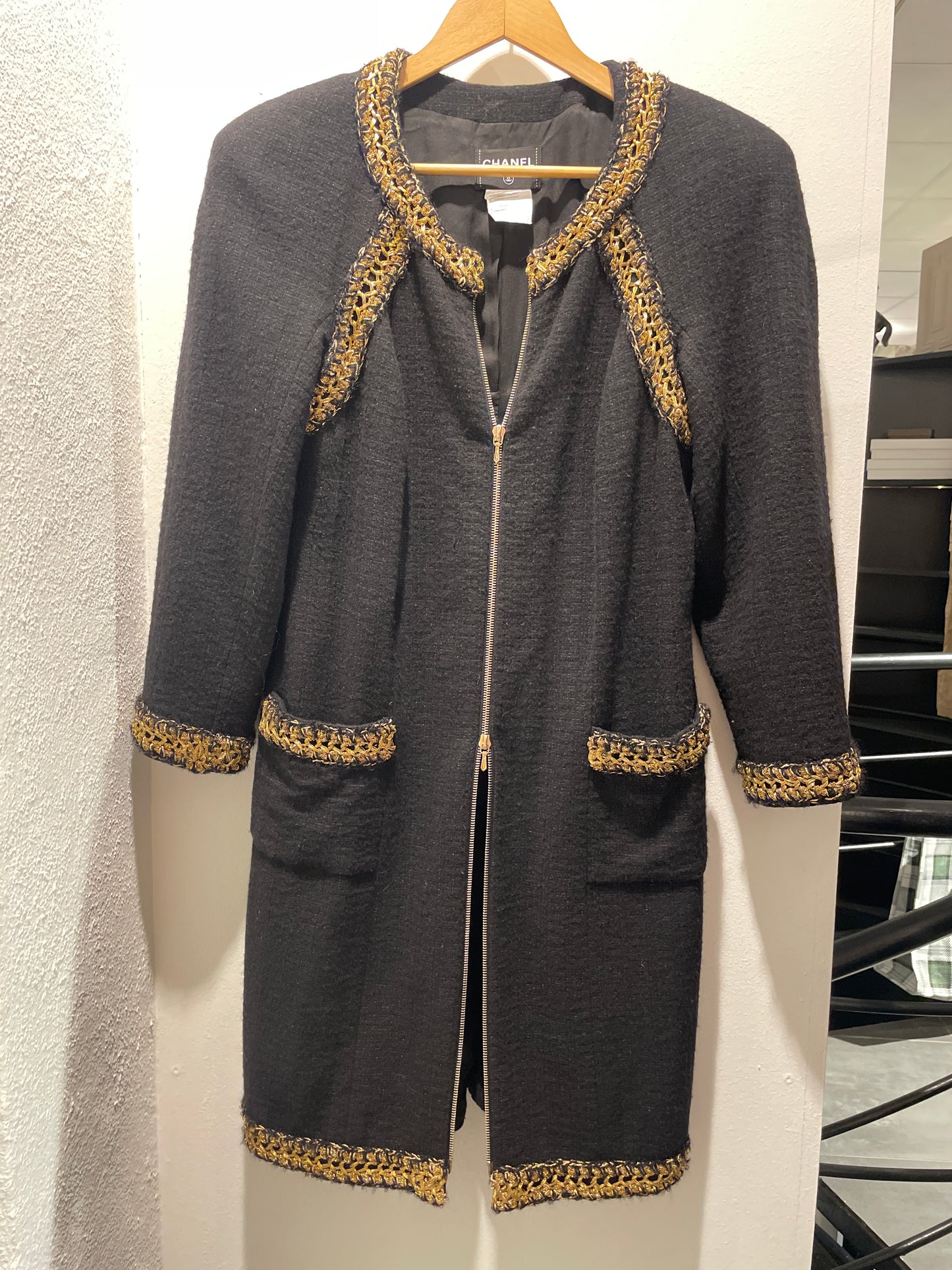 Chanel –  Boucle dress / jacket - black & gold - EU 44