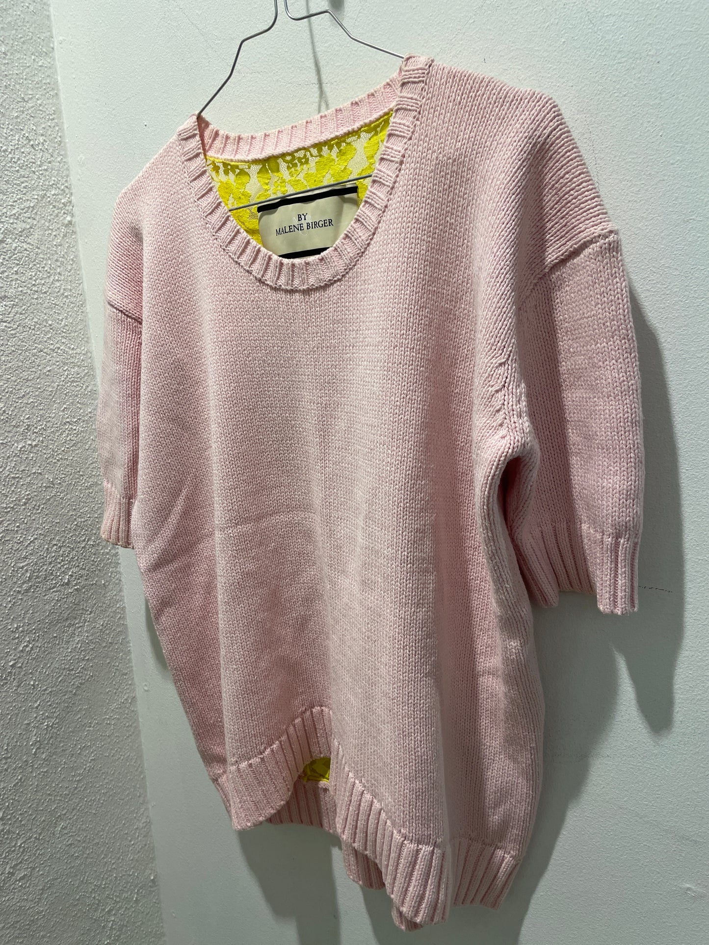 Malene Birger Short-Sleeve Knit with Lace Back – Pink/Yellow - Boxy M