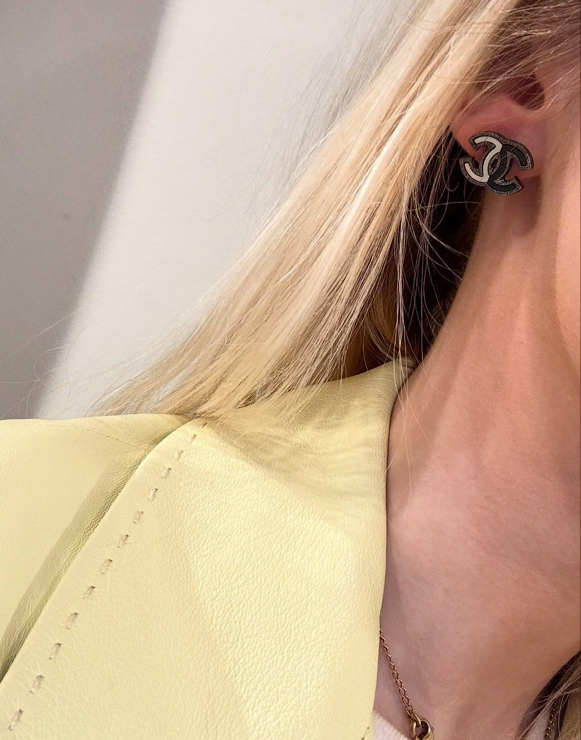 Chanel CC Earrings – Grey, White & silver