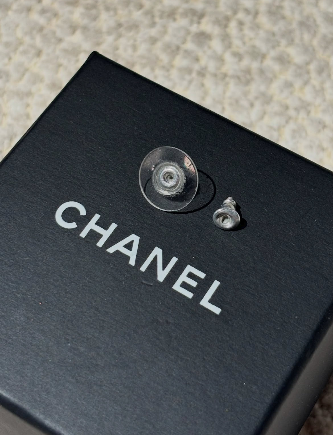 Chanel CC Earrings – Grey, White & silver
