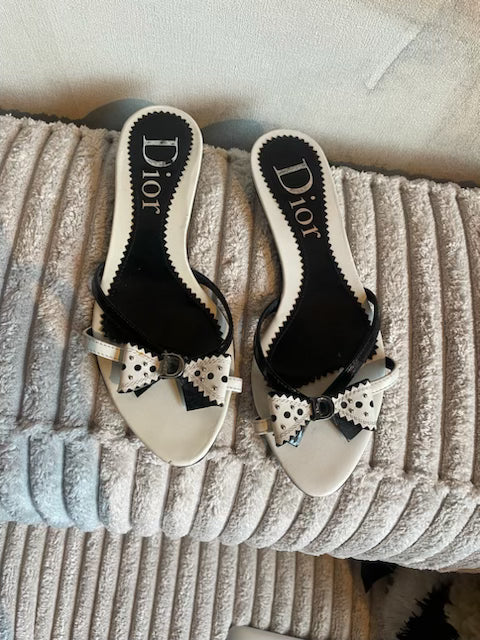 Dior - Mules med Kitten Heel - hvid & sort