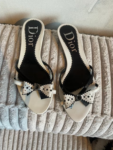 Dior - Mules med Kitten Heel - hvid & sort