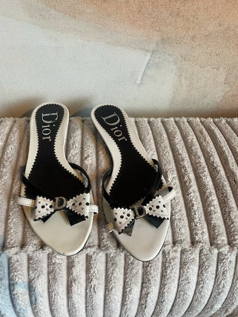 Dior - Mules med Kitten Heel - hvid & sort