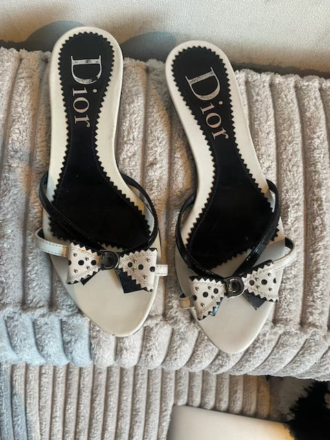 Dior - Mules med Kitten Heel - hvid & sort