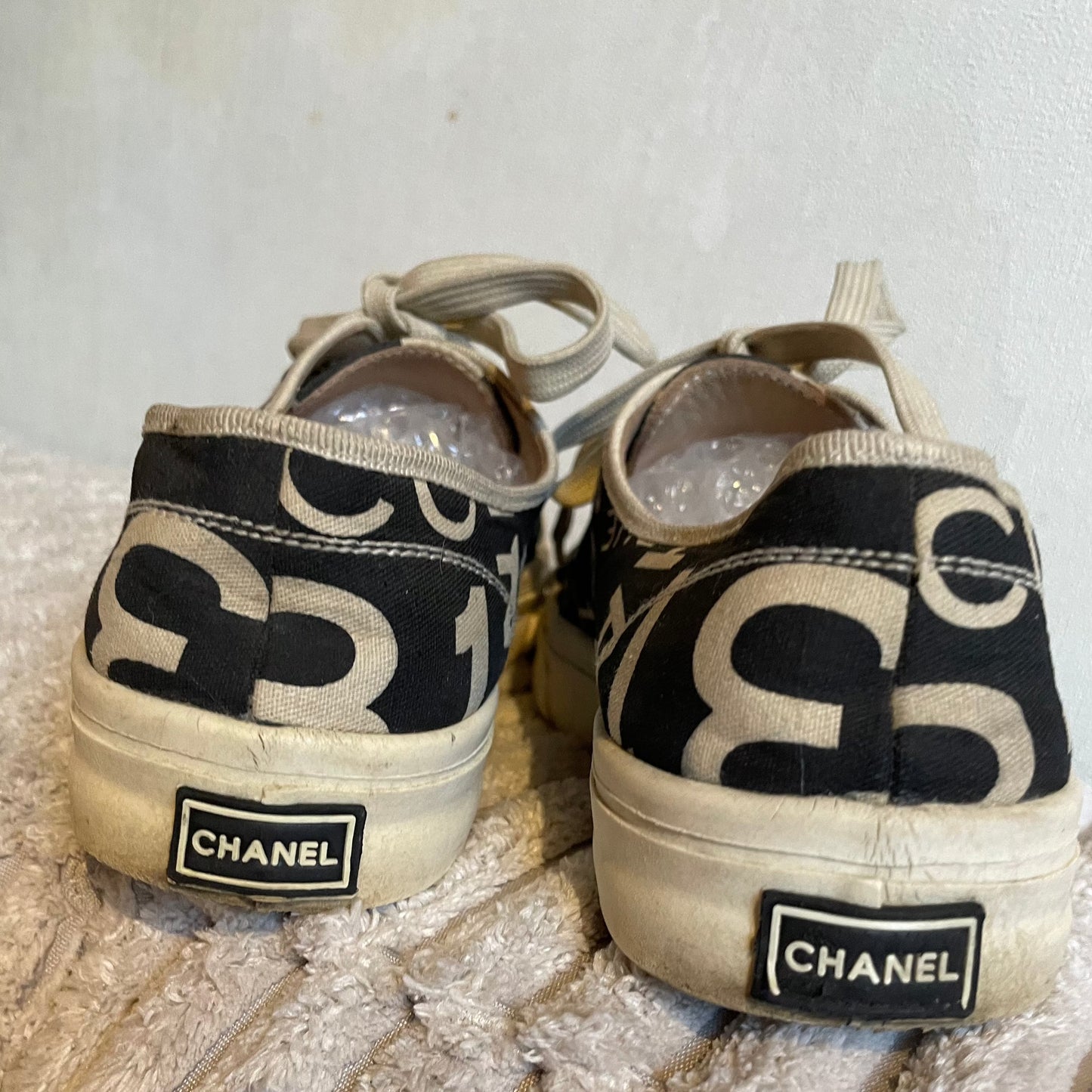 Chanel - Logo-sneakers - sort/hvid